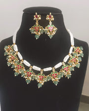 Pendant necklaces featuing a chrm chain